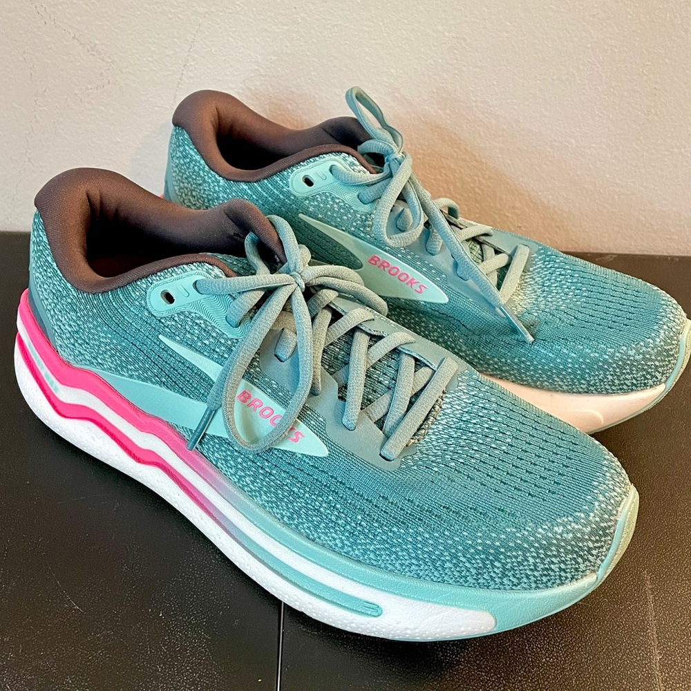 Brooks Women’s Ghost Max 2 Neutral Running & Walking Shoe Storm Blue/Hot Pink